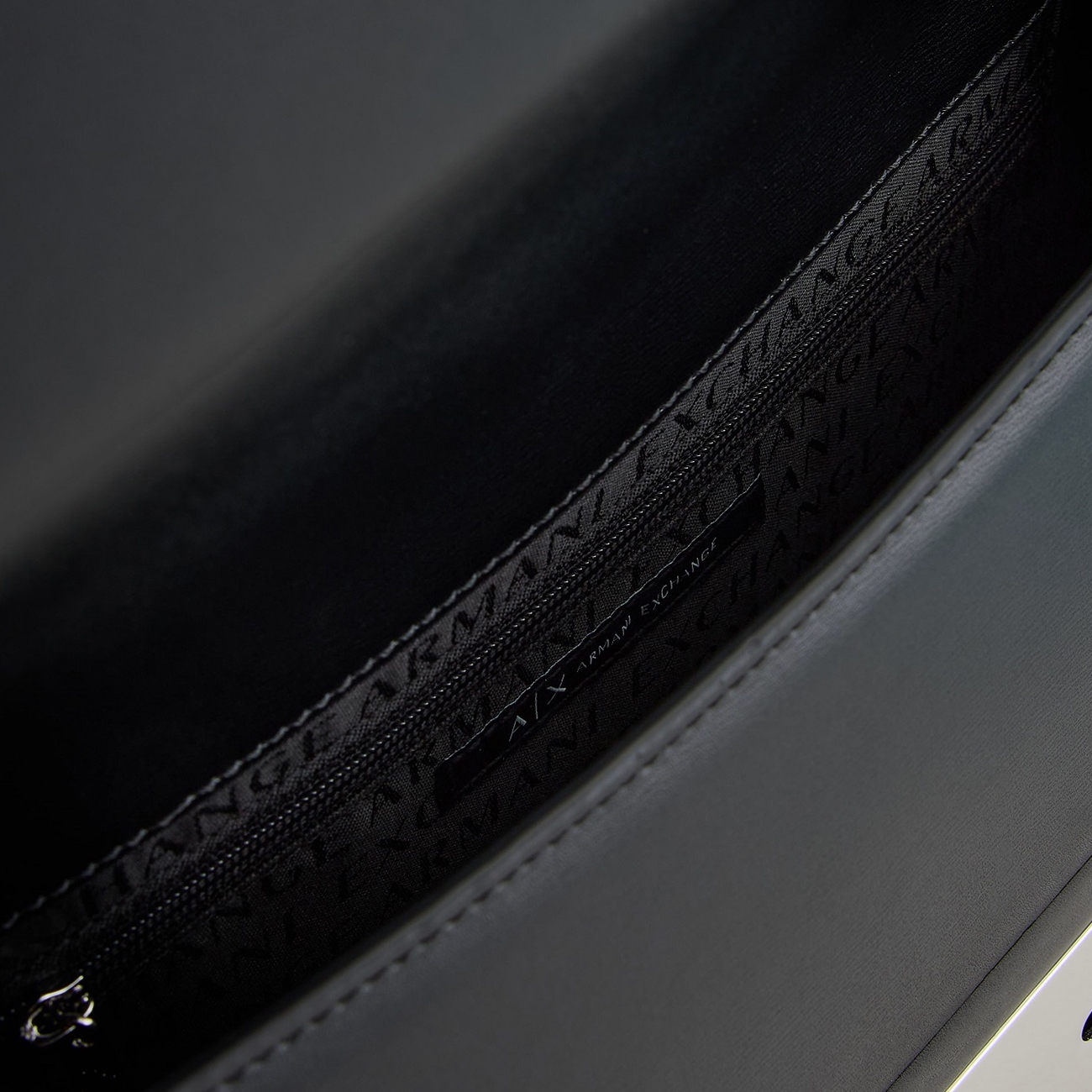 Armani Exchange Genti de umar Shoulder Bag With Metal Logo Black 